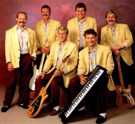 Nameless Five, etter gjenforeningen. Fra venstre Arild Bomark, Svein Gulbrandsen, Jan Karlsen, Hans Petter Hansen, Dag Øverland og Odd Kåre Ørke. Bildet tilhører Arild Bomark