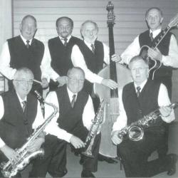 Kon Tiki under mimrekonserten  2002. Fr. v :  Arne Geir Rosengren, Arne Forus og Olav Birkeland. Bak fv: Sven Kvia Jr., Magne Tengesdal, Sigvald Aarskog og Svein Vølstad . Foto: Finn M. Fuglestad