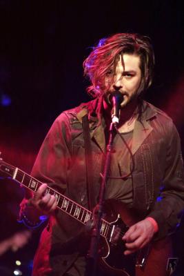 Navarone Garibaldi med Them Guns ved The Blue Lagoon foto Adam Freidin