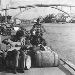 Hans - Jørgen Høinæs på gitar, sammen med Terje EJohannessen og Hans G: Aasland foto Rogalands Avis