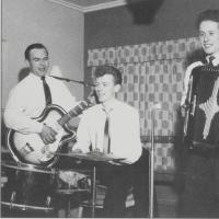 de omlag tolv åra Flamingo bestod var en rekke musikere med. Her Ingvar Borsheim, Peder Tjølsen og Torleif Byberg. Det var også disse som brøt ut og startet Bybergs Trio.
