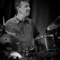 Stein Inge Brækhus opptrer med Cutting Edge på scenen til Nasjonal Jazzscene Victoria. Konserten var en del av Oslo Jazzfestival og foregikk den 17.08.2016. foto:Tore Sætre