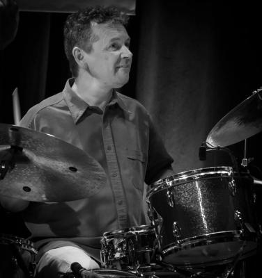 Stein Inge Brækhus opptrer med Cutting Edge på scenen til Nasjonal Jazzscene Victoria. Konserten var en del av Oslo Jazzfestival og foregikk den 17.08.2016. foto:Tore Sætre