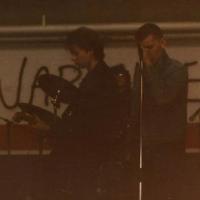 Jazzlegenden, oppvarming for Raga i Parkeringshallen under Valberget 8 Desember 1986, for anledningen med gjestegitarist Sindre Ekrheim ex.Vonde Minner. Foto tilhører Arve Hinderaker