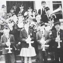 Birger Rostrup sammen med Austrått skolekorps foto hentet fra boka Sandnes. 2 : Fra trettiåra til i dag
