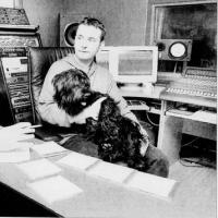 Øyvind Grødem i Mansion Studio diskuterer  RUF cD med Dag Steinar Våge og hunden Tolstoy foto Stavanger Aftenblad
