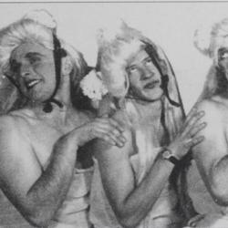 "Damer" fra Smil over byen foto hentet fra boka Haugesund - som årene gikk : 3. samling : bilder fra Haugesund i nyere og eldre tid