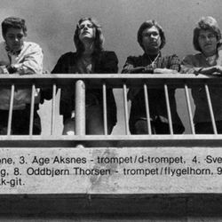 1972. TT i Bergen. Sindre Eide og Sky Sing-orkesteret spiller.