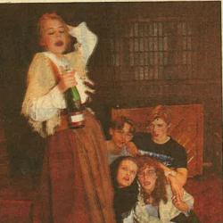 Line D Daatland sammen med de andre i ensemblet på musikalen Les Miserables på Lundehaugen foto Jone Ingemundsen/Stavanger Aftenblad