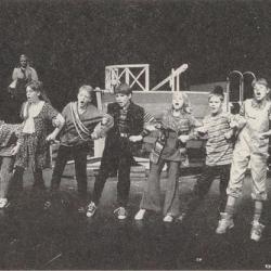 Ensemblet i Markus Trost og Drømmen om den grønne øya foto Kjetil Alsvik/Rogaland Teater