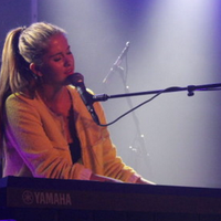 Linn Mæland.Ved sommerock 2014.
