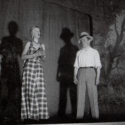 Alf Bergin og Signe Knutsen i "For Mye Av det Gode" foto hentet fra boka "Haugesund slik det var"