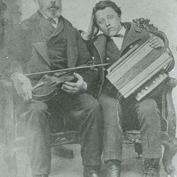 Far og Sønn. Bernt Andreas Larsen med sønnen Jens Andreas Larsen ca. 1872