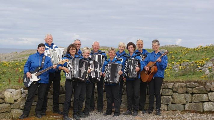 Framme frå V. Irene Helleland, Brit Jane Varhaug, Sølvi-Elin Solås, Anne Marie Taksdal, Agnes Varhaug Siqveland, Gunnlaug Holstad. Bak frå V. Kurt Ask, Arild Gausland, Niels schjoldager, Anne-Karin Bårdsen, Gunnar Lode.Bilde er tatt på parkeringsplassen til Hå gamle prestegård.