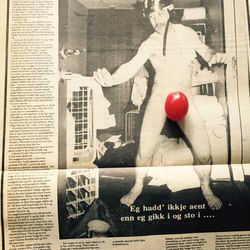 Fra popbladet " nye takter". Bildet er tatt inne på garderoberommet nede på Korvetten. Bildet av en naken Froddi ble tatt fordi bladet's journalist Tore Neset mente at bladet trengte mer kvinnelige lesere