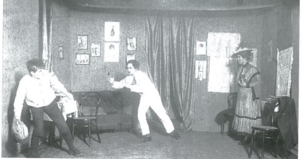 Thorleif Osmundsen, til venstre , sammen med Leiv Isaksen ogEmilie Hellesen i stykket "Othello i provinsen"