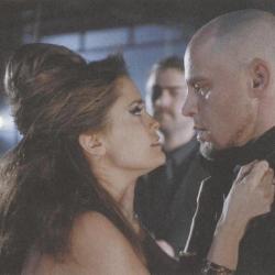 Mareike Wang som Victoria Sudine Constanze , sammen med Vegar Hoel , i Sonny foto Rogaland Teater/Emile Ashley/Stig Håvard Dirdal/ Espen V . Haraldsen