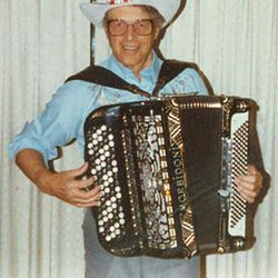 Ole Hadland . Bildet hentet fra minneside Photo courtesy of Patton Funeral Home and Cremation Service - Blue Earth