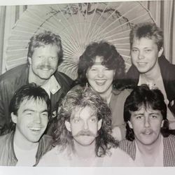 Broken China bildet tilhører Kurt Olsen