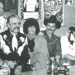 Fra en countryfestival i Haugesund. Fra venstre: ukjent, Bjøro Håland, Kjell Egeland,Liv Håland, Kjell Skjæveland, Magne Tengesdal, Kjell Bergsaker og Arne Bendiksen