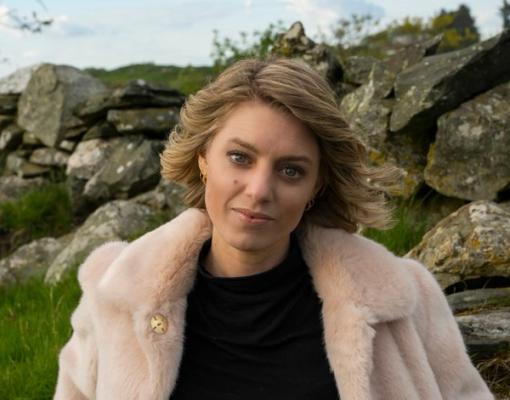 Mari Hauge foto hentet fra artistens hjemmeside