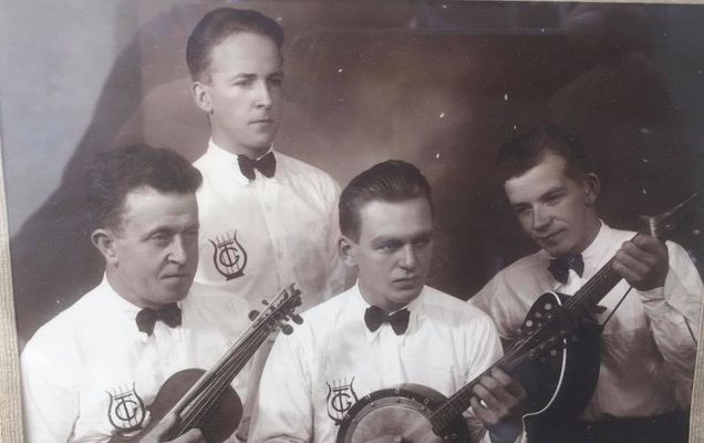 Tjommigutta foto tilhører Terje Skår Fra venstre Karsten Bøe, Fridjof Monsen, William Larsen og Trygve Skår