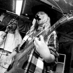 Nerspende Haarlengder . Vokalist Lene Larsen og gitarist Gry Eide. foto Stavanger Aftenblad