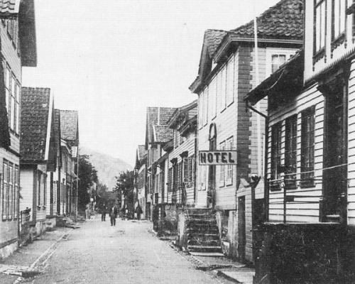 Ellingsens Hotel 1897 Fotograf: P. A. Flak Opphavsrett: Dalane Folkemuseum