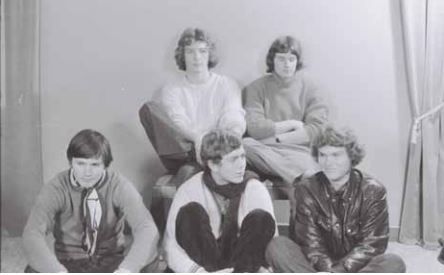 Memories. Framme fra venstre: Odd Bjarne Kjellevold, Per Ole Hagen, Hans Arild Martinsen (nå Tangeraas). Bak fra venstre: Morgan Skoglund og Nils Matland: Foto lån: Hans Arild Tangeraas