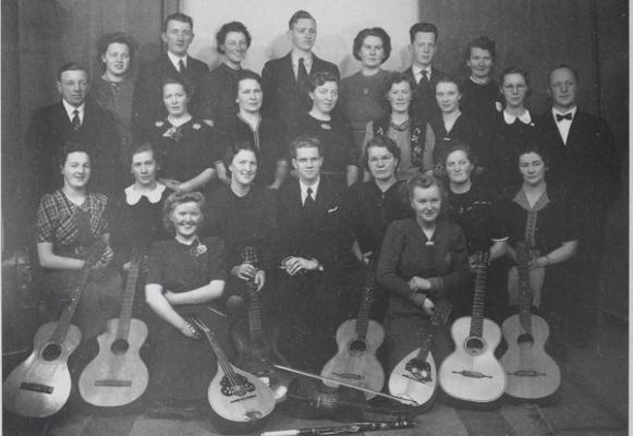 Misjonsmenighetens Musikklag i 1943 foto tilhører Karmsund Folkemuseum/fotograf Margit Petersen