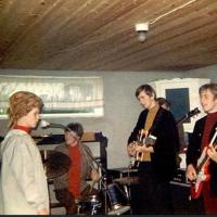 LAMBETH WALKERS i kjelleren til Egil Vaage, på Bryne, i 1966/67, kvinnelig vokalist ukjent foto tilhører Rudi London /Njaal Helle