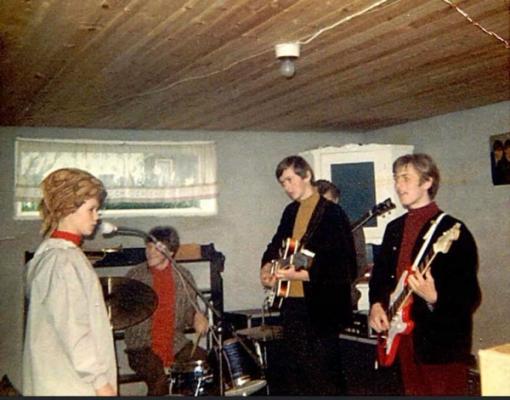 LAMBETH WALKERS i kjelleren til Egil Vaage, på Bryne, i 1966/67, kvinnelig vokalist ukjent foto tilhører Rudi London /Njaal Helle