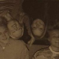 Fille Fatale foto hentet fra coveret til demoen The Great Experience of the Yum Yum Moose