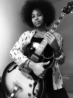 Sikia Chi Masters Heien foto hentet fra artistens Facebookside.