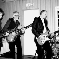 Og her er eit foto til frå nyare dat, nå med vokalisten Asgaut Steinnes. Foto: Mona T. Steinnes.