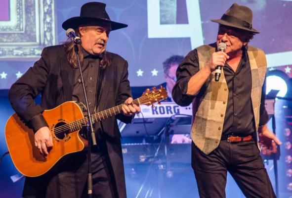 To Fandens Busseruller . foto hentet fra Gunnar Andersens innlegg