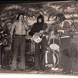 MONTEZUMA fra Haugesund 1973. F.v.:Roald M. Holmstrøm, Asbjørn Aasen, Fred Fredriksen, Kåre Frøystad (tr) og Kjell Arne Ekornsæter.