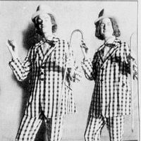 Gunnar Eide og Sverre Hagerup Nilsen fremfører revyvisen Ole, Dole Doff foto Rogalands Avis