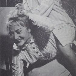 Edith Ottosen og Åshild Helgevold i Mirakelet foto Rogaland Teater