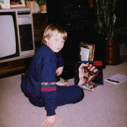 Edwin Borsheim lytter på en annen shock rocker, Alice Cooper