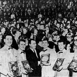 Johnny Band sammen med Gunnar Eide ved sølvplateshowet i 1966 foto Stavanger Aftenblad