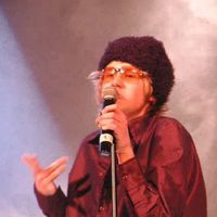 Ole Christoffer Ertvaag imiterer Morten Abel foto hentet fra boka om Gosenrevyen