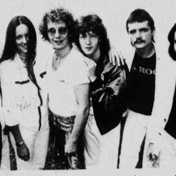 Njaal Hellle med danskene i Rosy foto Rogalands Avis