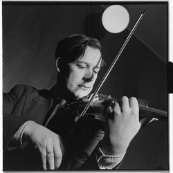 Karsten Andersen i 1953 sammen med Stavangerensemblet Foto: ukjent. Eier: Nasjonalbiblioteket