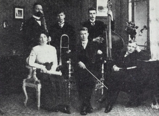 Musikkappelet Lyra Bildet hentet fra Sang og musikkliv i Haugesund- Dybdahl-Henriksen, H.