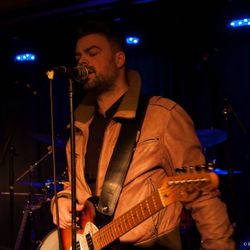 Ved Spillestedet Harder's.