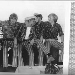 Fra venstre: Peder, " Ivien" Ernst Magne Vigsnes, Manna, Kjell Jensen, og Knut Koningsberg. Tror bildet er rundt 1965-66