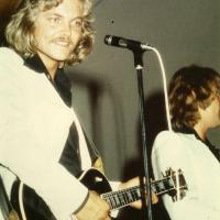 Anders Bru i Kuppelhallen Lørdag 28. August 1976 med sin Hagstrøm gitar