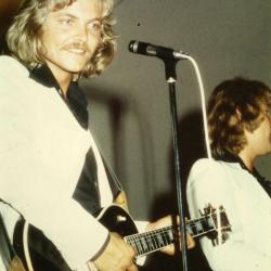 Anders Bru i Kuppelhallen Lørdag 28. August 1976 med sin Hagstrøm gitar