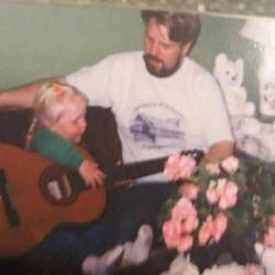 Svein Ole Fjelde sammen med datteren Henriette Einarsen foto Privat